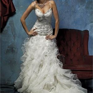 Wedding Dress NEVER WORN  *Make offer*
